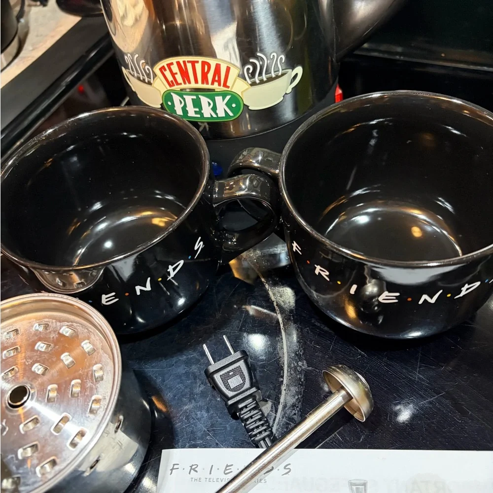 Warner Bros. Central Perk Coffee Set - Black and Silver - Picture 5 of 9